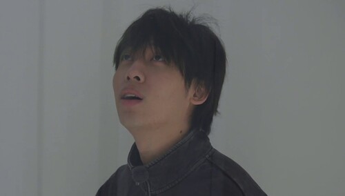 王瀚哲空置房子掉皮又漏风