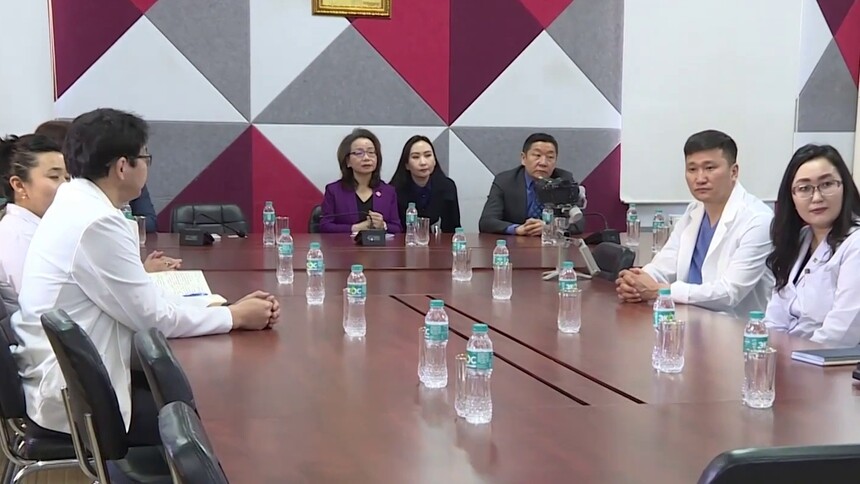 中国宋庆龄基金会向蒙古国捐赠X光机