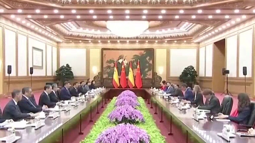 习近平会见西班牙首相桑切斯