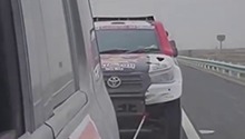 走，带你回去！ 167号赛车赛后“罢工” 偶遇媒体车 护航拖回大营