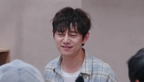 何炅模仿秦岚“电音”惊呆众人！