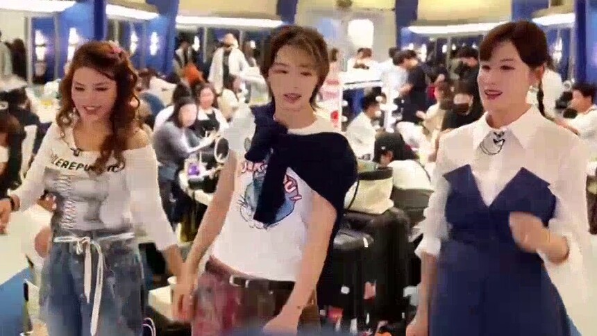 乘风vlog：乌兰图雅叶一茜为李斯丹妮打歌