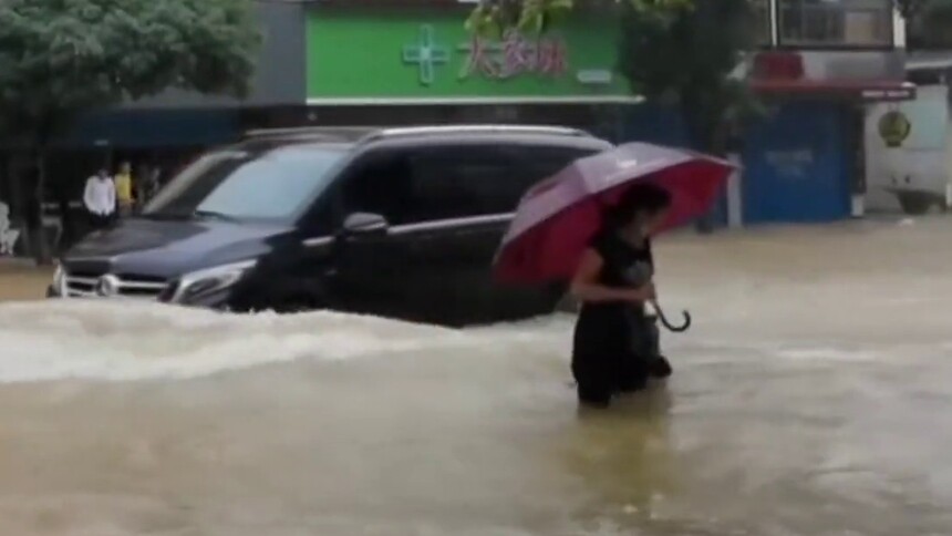 科画｜暴雨安全小贴士：不盲目通行未知积水路段