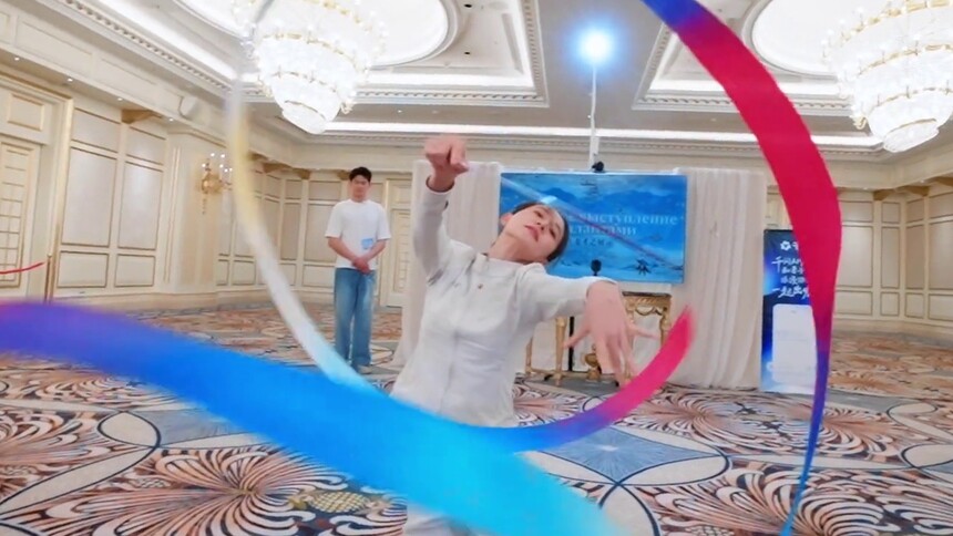 这一刻不是妻子是做自己！张豆豆表演艺术体操看哭伊能静