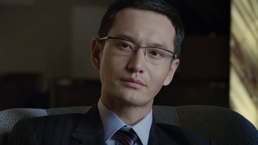 重逢的街头，心跳比我先认出你