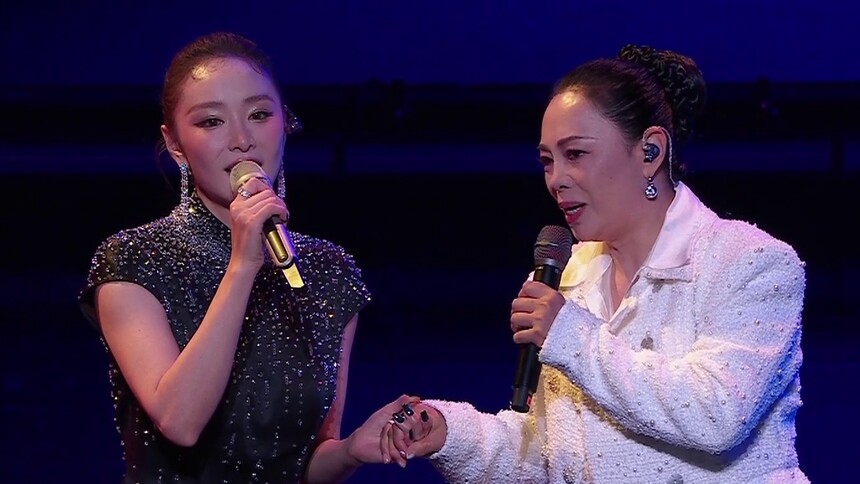 黄绮珊高叶深情演唱《永远的微笑》