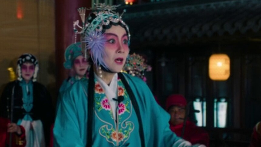 女儿低血糖晕倒妈妈着急奔下舞台