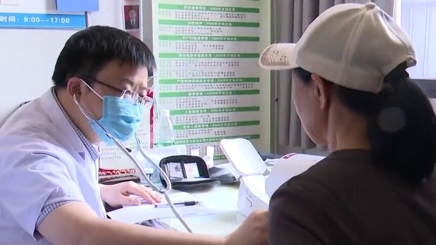 省级三甲专家进村义诊 暖心守护侗乡群众健康
