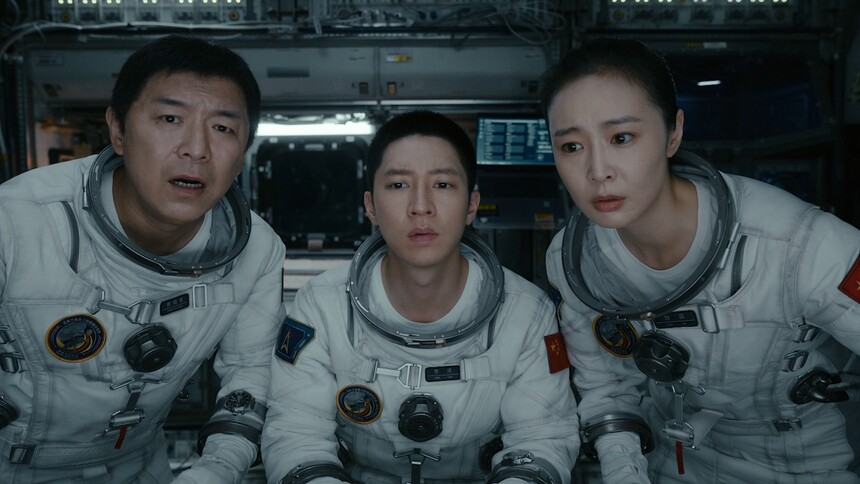 《群星闪耀时》定档8月1日 黄渤吴磊跨时空限时救援