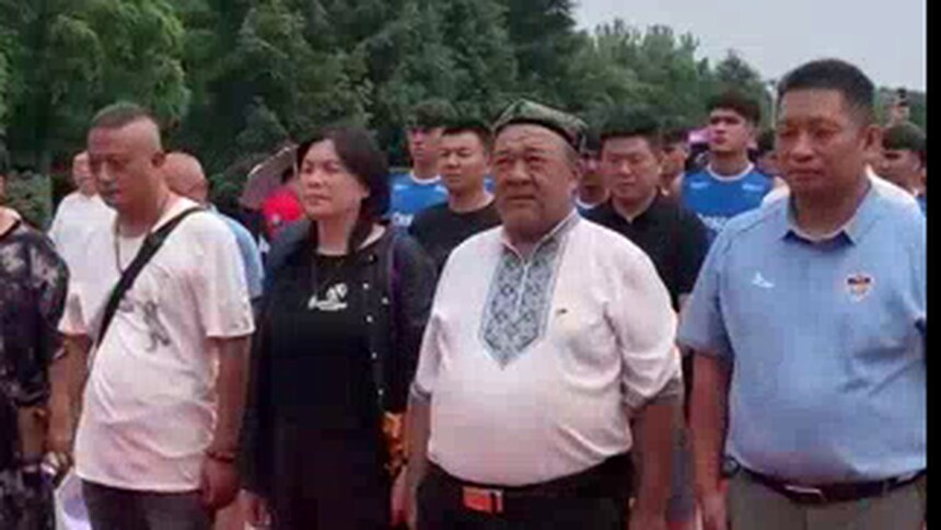 一颗哈密瓜 千里赤诚心 全国道德模范阿里木江·哈力克韶山缅怀伟人