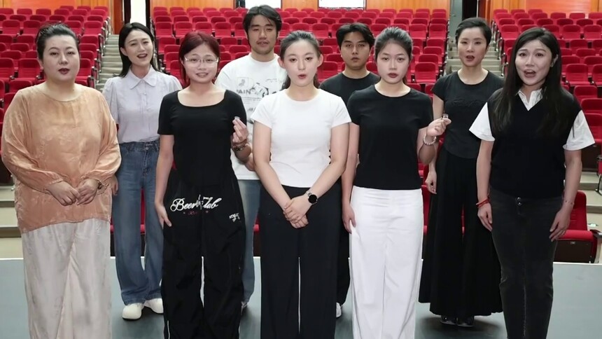 广州青年师生缅怀追忆“人民艺术家”郭兰英