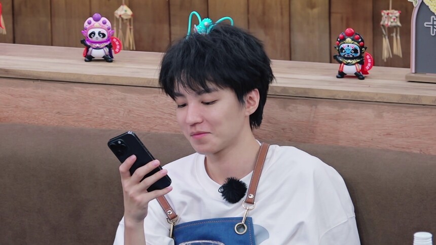 黄晓明王俊凯模仿昆凌撒娇笑翻全场