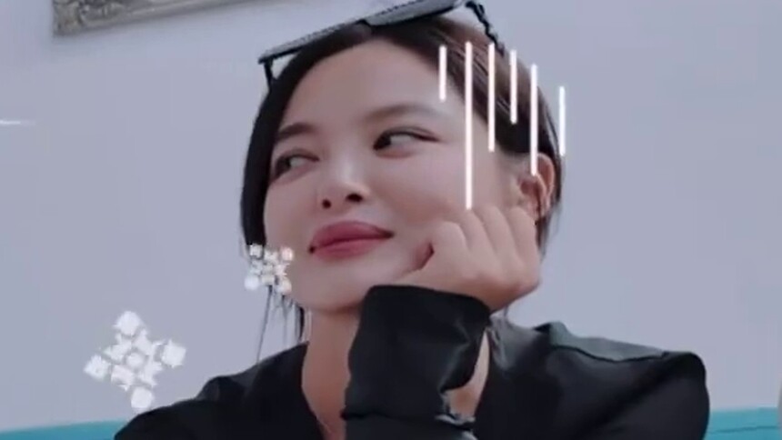 辛芷蕾：我比你大这么多吗？