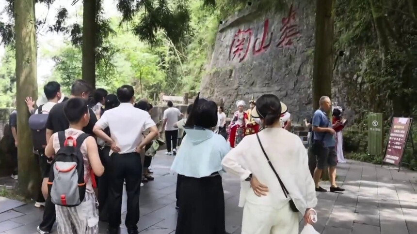 一座娄山关，而今迈步再跨越