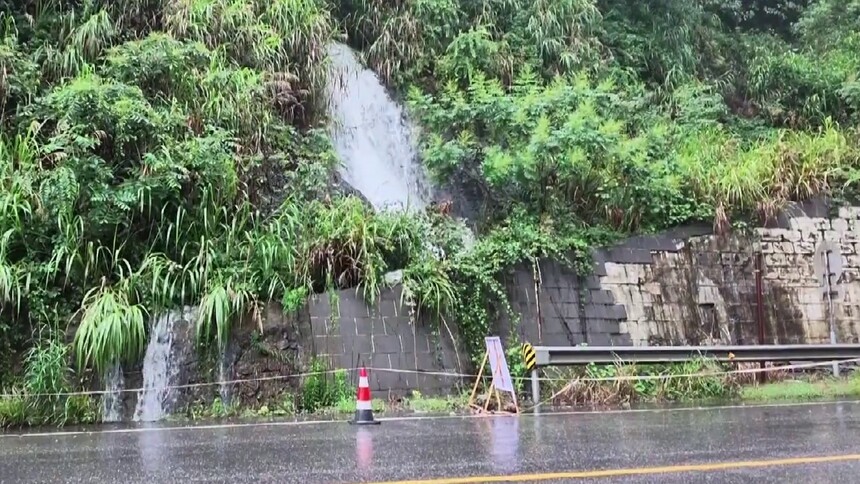 迎战台风“沙德尔” 永连公路零陵段发生山体滑坡 多部门联动紧急避险
