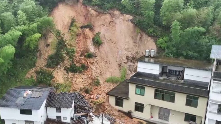 台风“沙德尔”影响湖南 5市24县遭遇暴雨天气