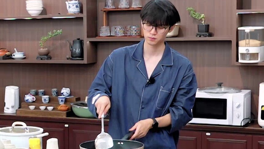 周翊然秀出两道拿手菜