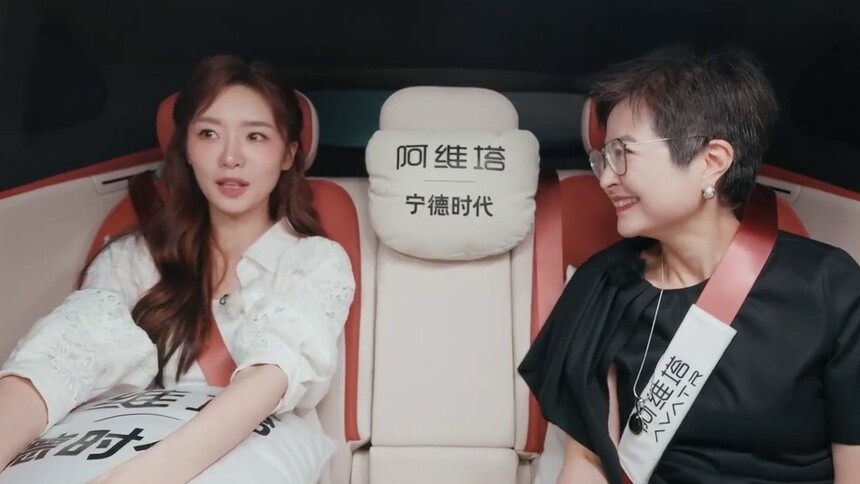 张月想和张泉灵学习表达