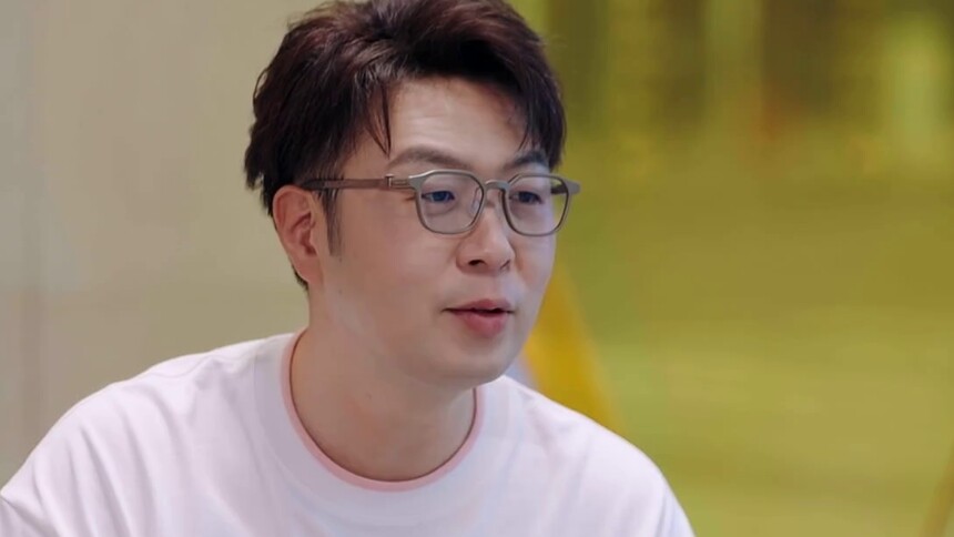 杜海涛出门在外自己给身份 路人询问自称王嘉尔