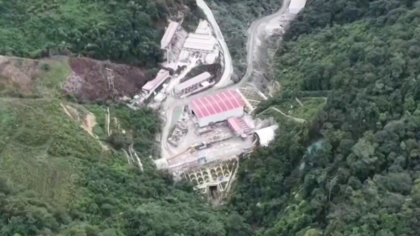 广西 黄百铁路广西段中长隧道全部贯通