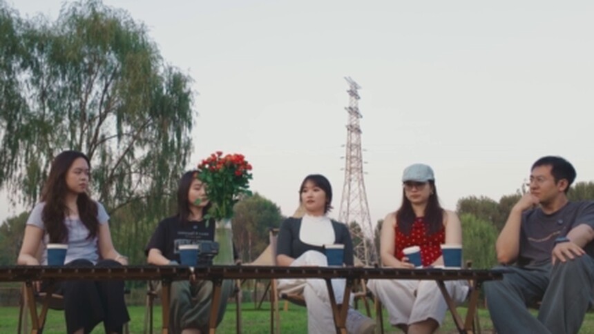 郑方一与好友聊爱的重量