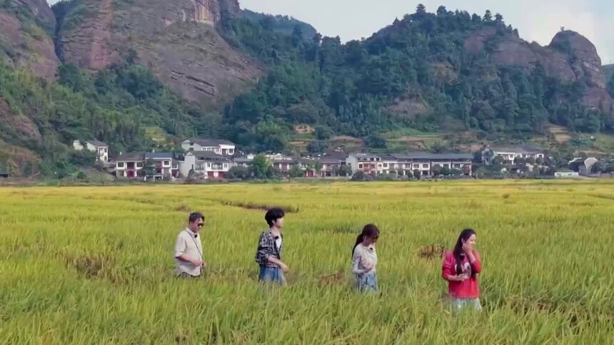 跟着汪涵出发，一起打卡藏在大山深处的湖湘美味！